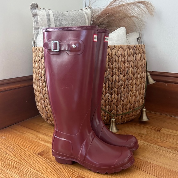 Hunter Boots Original Tall Red Gloss Rain Boot - Size 7 Women’s - Picture 5 of 10